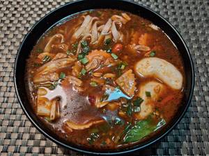 Momo Rice Noodle Soup Veg [chilli]