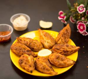 Paneer Fried Momos (8 Pcs)