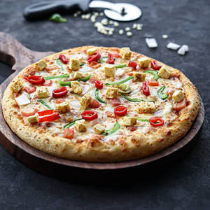 Tandoori Paneer Pizza