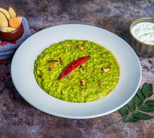 Palak Dal Khichdi ( With Fruits N Curd)