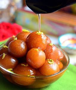Gulab Jamun (4 Pcs)