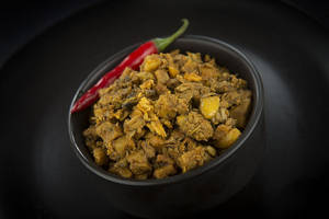 Kaju Kismis Diye Mocha-r-ghonto