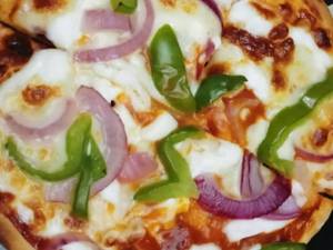 Onion, Capsicum Pizza