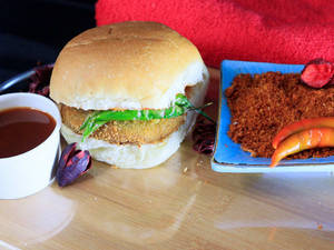Masala Vada Pav With Cheese