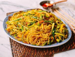 Singapuri Veg Chowmein