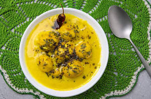 Kadhi pakora