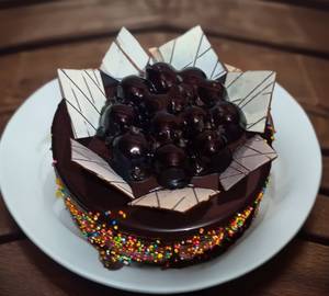 Creamy Chocolate Divine Cake ( 1.5 lbs ) 680 grams