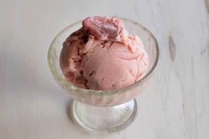 Fresh Strawberry Ice cream