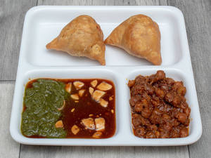 Samosa With Chholey