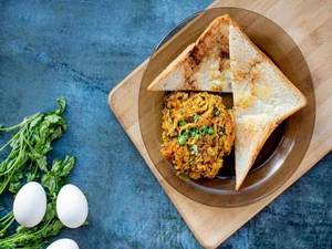 Parsi Akuri With Toast