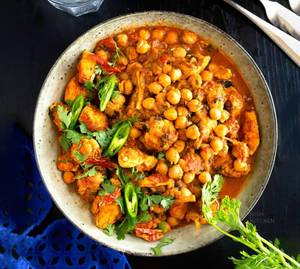 Boiled Chana With Chicken