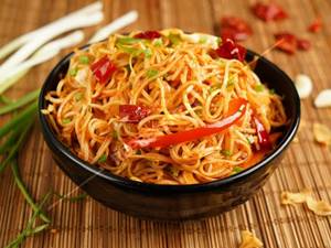 Chilli Garlic Noodles Chicken