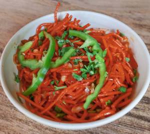 Veg schezwan noodles