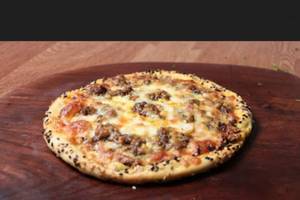 Burnt Garlic Chicken Pizza