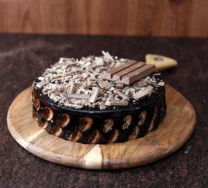 Kit Kat Crunchy Cake Eggless