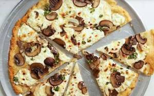 Veg Al Tartufo Pizza, Truffle Cream, Exotic Veggies Al Olio,shitake (white Pizza, Truffle Oil