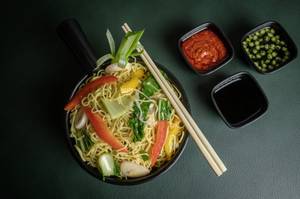 Veg Hakka Noodles