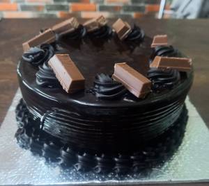 Chocolatey Kitkat Cake