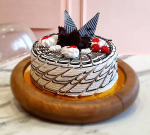 Classic Black Forest Cake (1 Pounds)