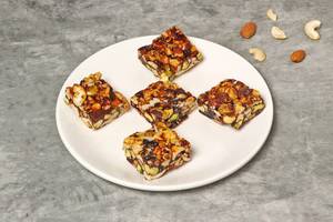 Anjeer Nuts Cake (1 Pc)