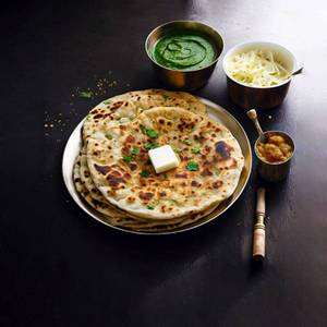 Tawa Parantha(aloo,paneer,pyaz)