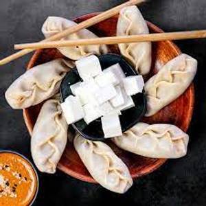 Steamed Paneer Cheesy Jalapeno Momos