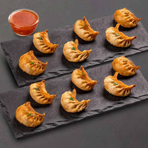 Fried Chicken Classic Momos with Momo Chutney - 12 Pcs