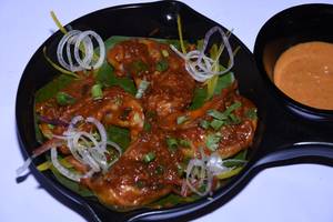 Veg Schezwan Momos (8Ps)