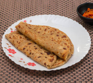 Onion Paratha with Pickle