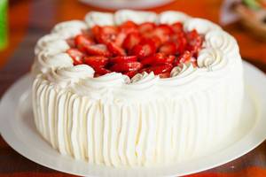 Fresh Cream Strawberry  Cake [500 Gm]