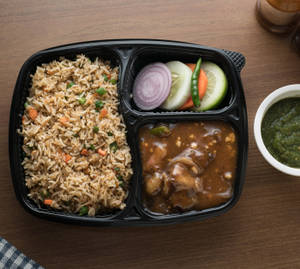 Veg Fried Rice With Chilly Chicken Gravy (4pc)
