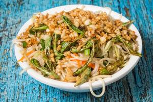 Chilly Garlic Hakka Noodles