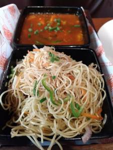 Veg Hakka Noodles (With Gravy)