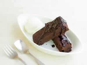 Brownie Chocolate Cake With One Scoop Vanilla