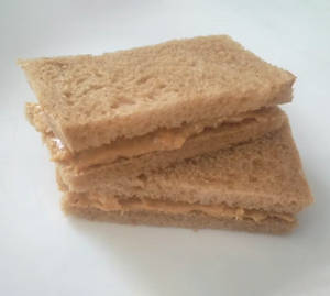 Brown Bread With Peanut Butter