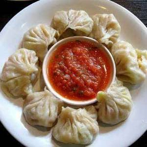 Steamed chicken momos