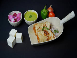 Paneer Tikka Sharabian Da Parantha Roll
