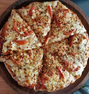 Cheese & Tomato Pizza