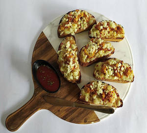 Chicken Tikka Garlic Bread