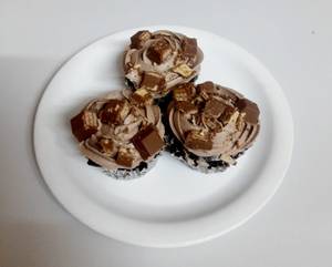 Chocolate Kit Kat Muffins (2 Pc )