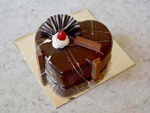Eggless Heart Shape Kit Kat Chocolate Cake  