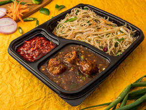 Noodles Combo with Veg Manchurian Gravy
