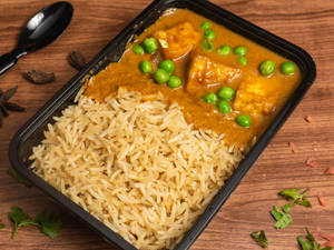 Mattar Paneer Rice Box with Mango Juic