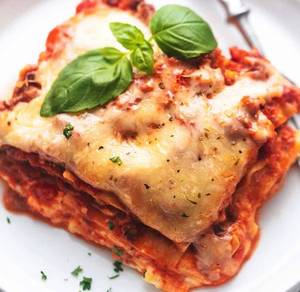 Veg Lasagne Grande,Al Olio [Ricotta,Brocolli,Bellpeppers,Mushroom,Spinach] Signature Dish