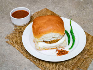 Makka Palak Vada Pav