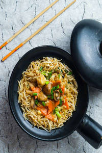 Veg Chilly Garlic Pot Noodles