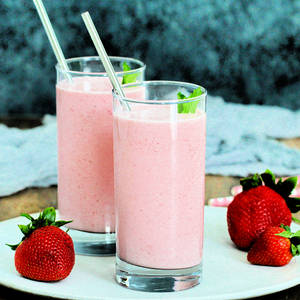 Strawberry lassi