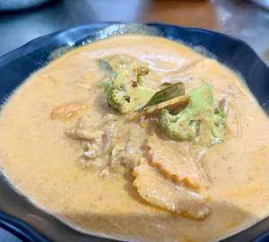 Red Curry With Chicken And Vegetable