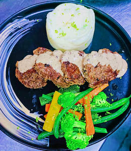 Beef Medallion Mash Potato With  Mushroom Sauce