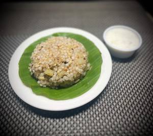 Sabudana Khichdi With Sweet Curd
